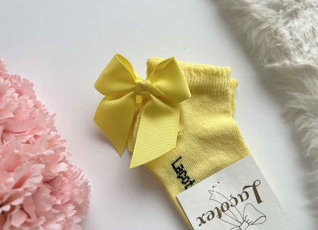 Short Socks with Lace at the Back