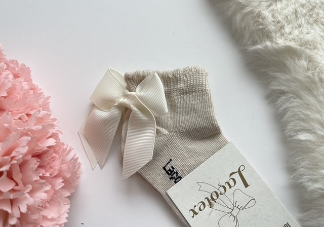 Short Socks with Lace at the Back
